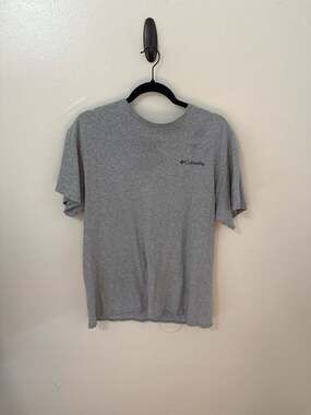 Columbia Mens Heather Gray Graphic T-Shirt Bear and Mountains Nature Scene
